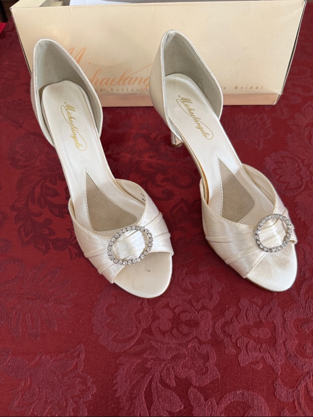 Michaelangelo Ivory Satin Peep-Toe Heels with Crystal Buckle with box (OLCC)